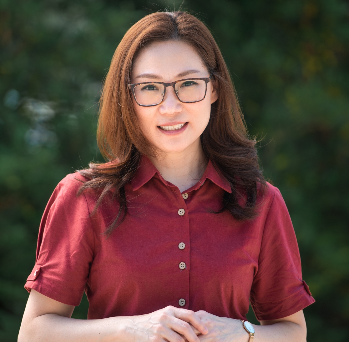 <h5 class="font-primary color-primary mt-4 mb-0 ls-0">Dr. Wendy Yee</h5>
<p>교장</p>
